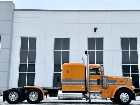 Another view of 2015 PETERBILT 389 for sale in New Lenox, IL at Forge Truck Centers - Illinois