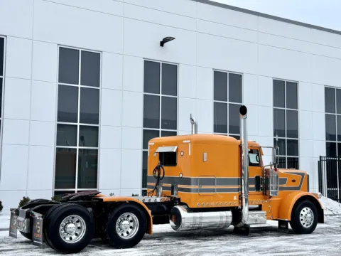 More photos of 2015 PETERBILT 389 at Forge Truck Centers - Illinois, IL