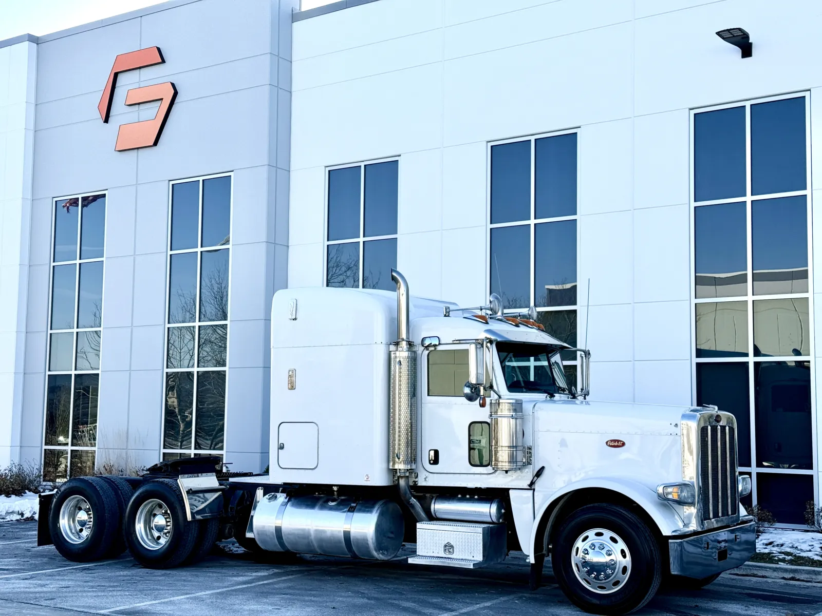 2014 Peterbilt - image 2