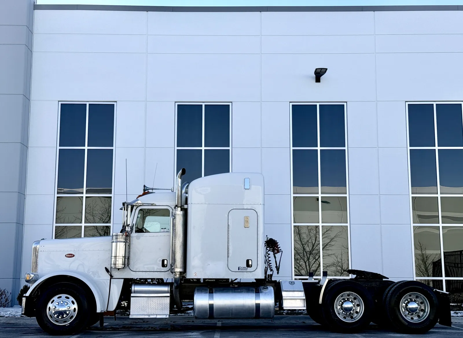 2014 Peterbilt - image 4