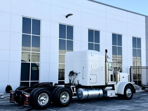 More photos of 2014 PETERBILT 388 at Forge Truck Centers - Illinois, IL