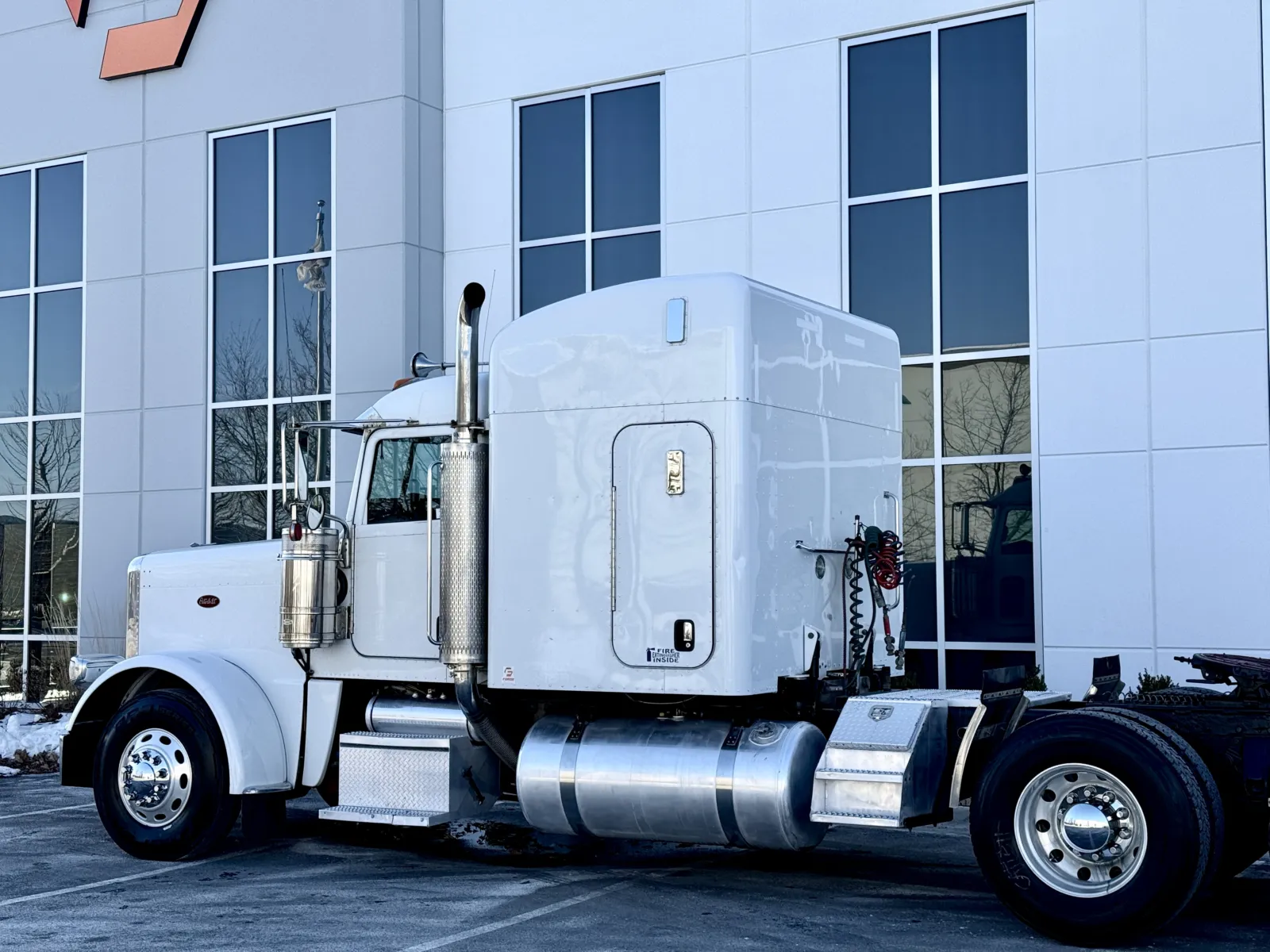 2014 Peterbilt - image 8
