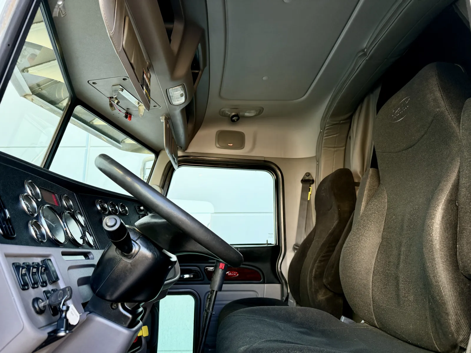 2014 Peterbilt - image 14