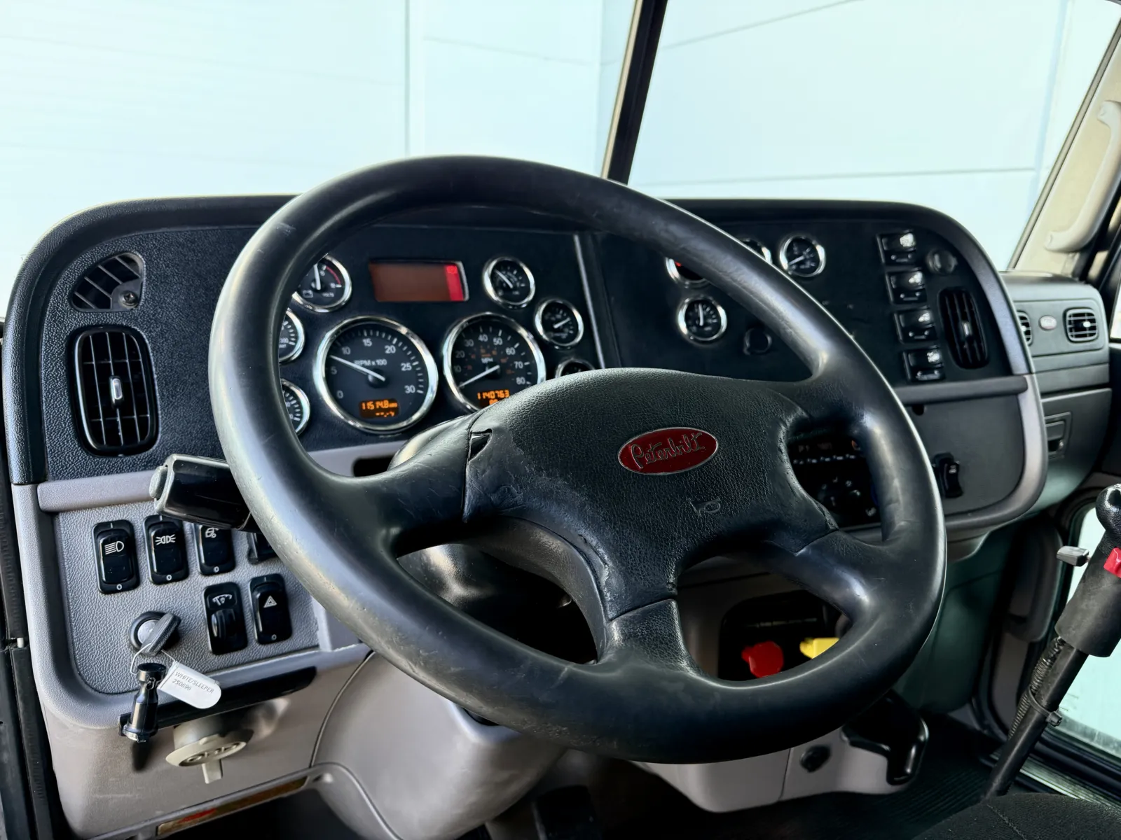 2014 Peterbilt - image 15