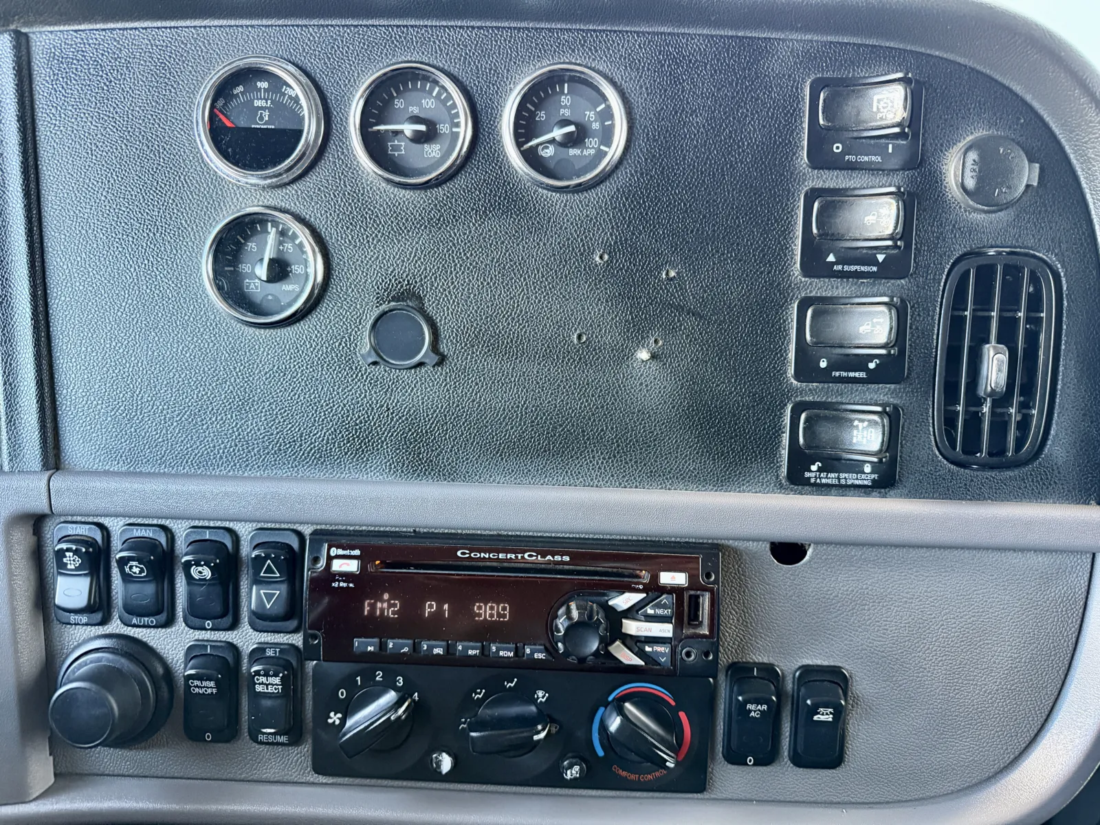 2014 Peterbilt - image 18