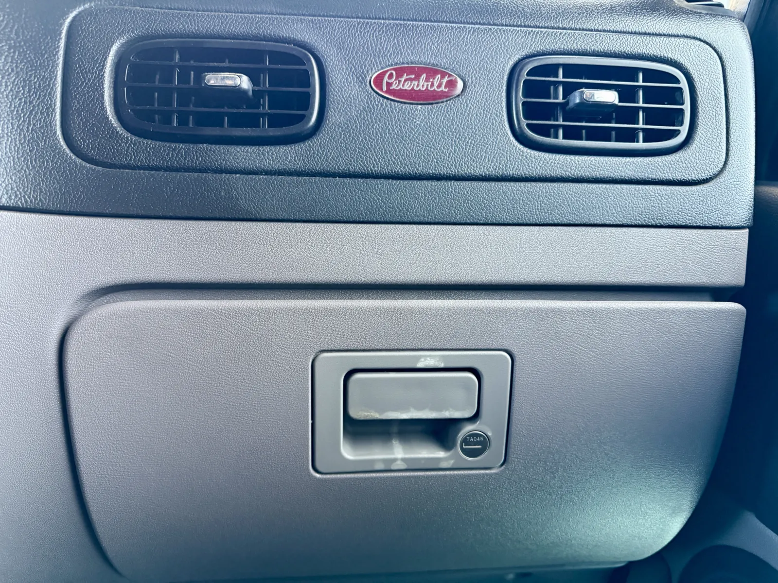 2014 Peterbilt - image 19