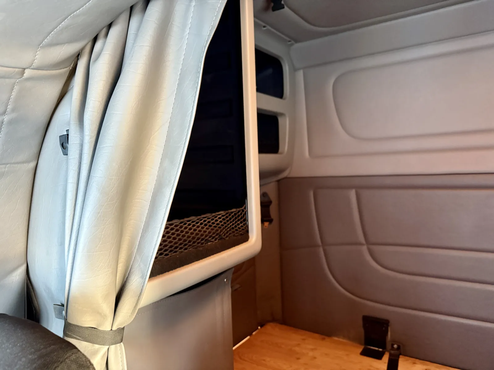 2014 Peterbilt - image 22