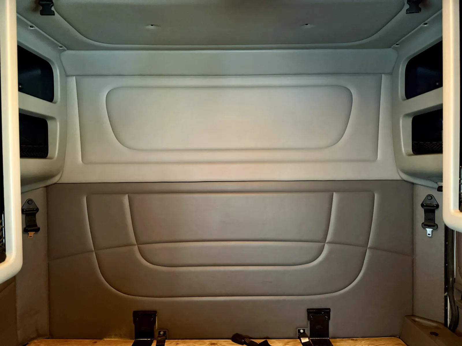 2014 Peterbilt - image 23