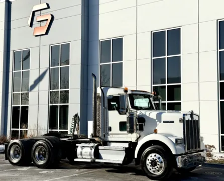 Photos of 2020 KENWORTH W900 for sale in New Lenox, IL at Forge Truck Centers - Illinois
