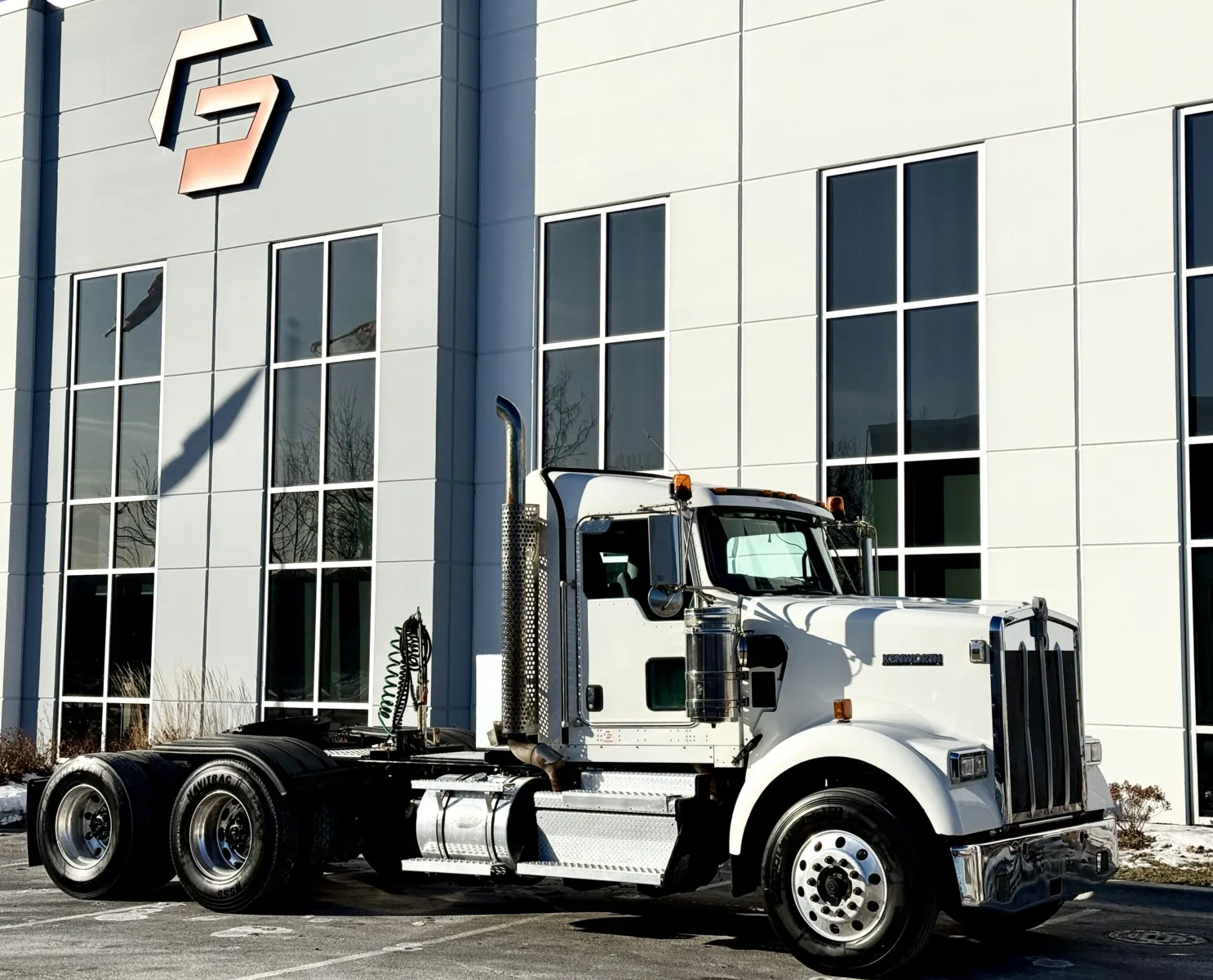 2020 Kenworth W900 - image 2