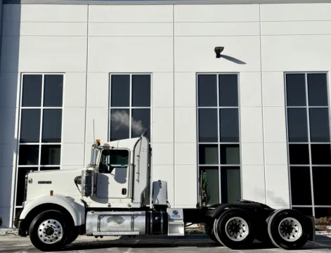 More photos of 2020 KENWORTH W900 at Forge Truck Centers - Illinois, IL