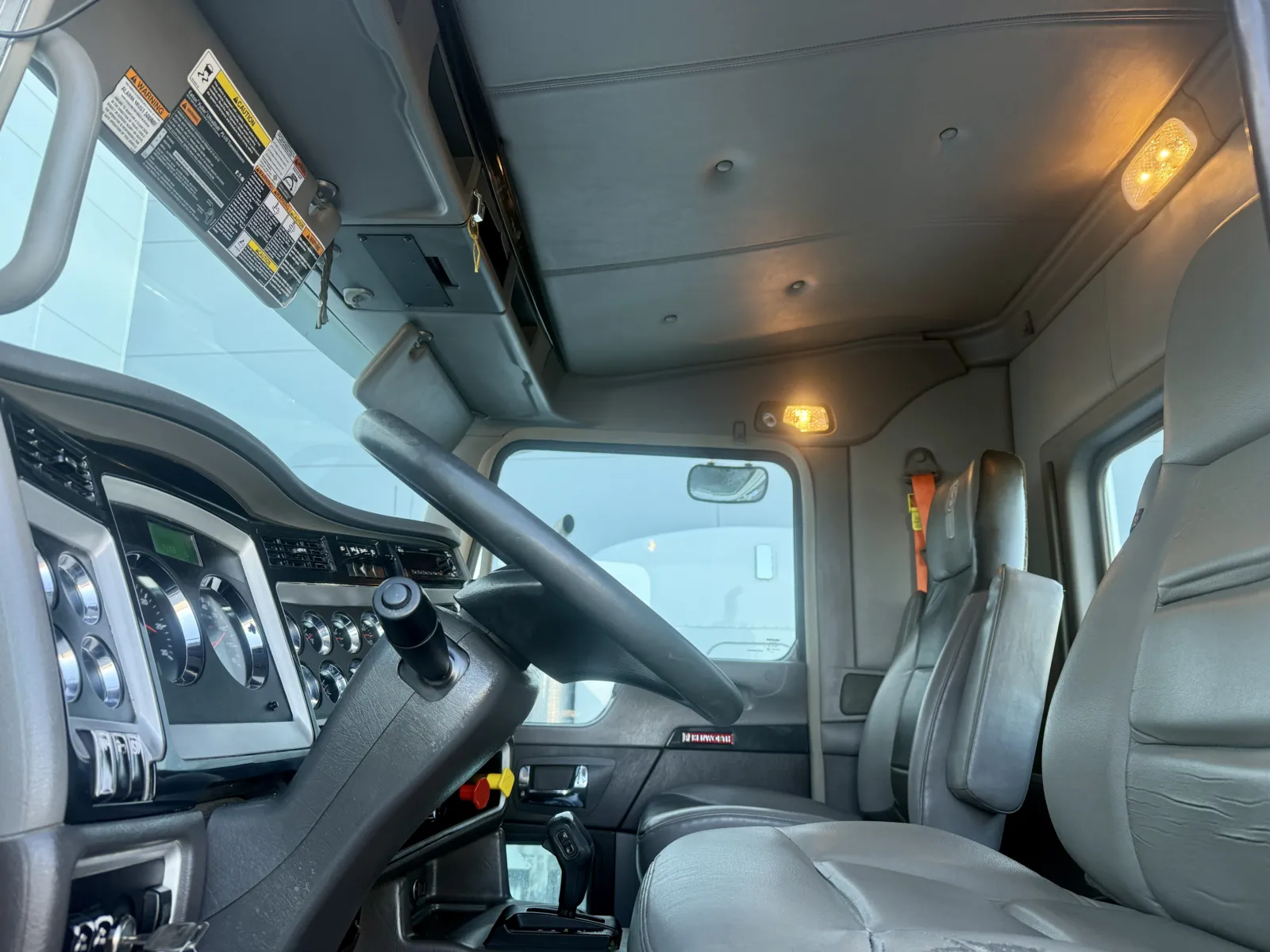 2020 Kenworth W900 - image 14