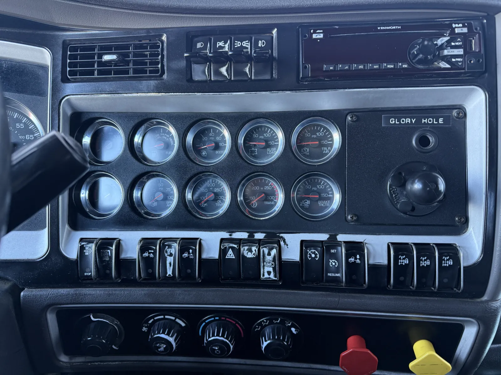 2020 Kenworth W900 - image 18