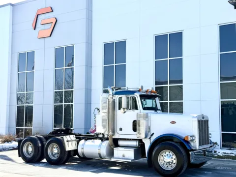 Photos of 2003 PETERBILT 379 for sale in New Lenox, IL at Forge Truck Centers - Illinois