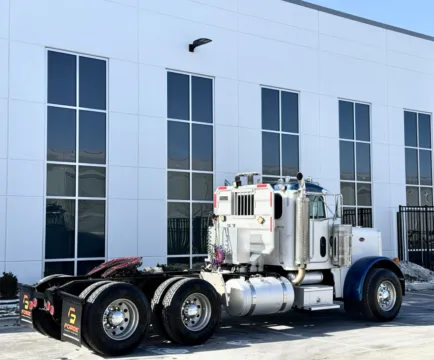More photos of 2003 PETERBILT 379 at Forge Truck Centers - Illinois, IL