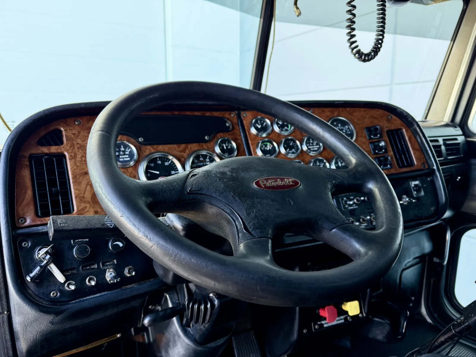 2003 Peterbilt - image 15