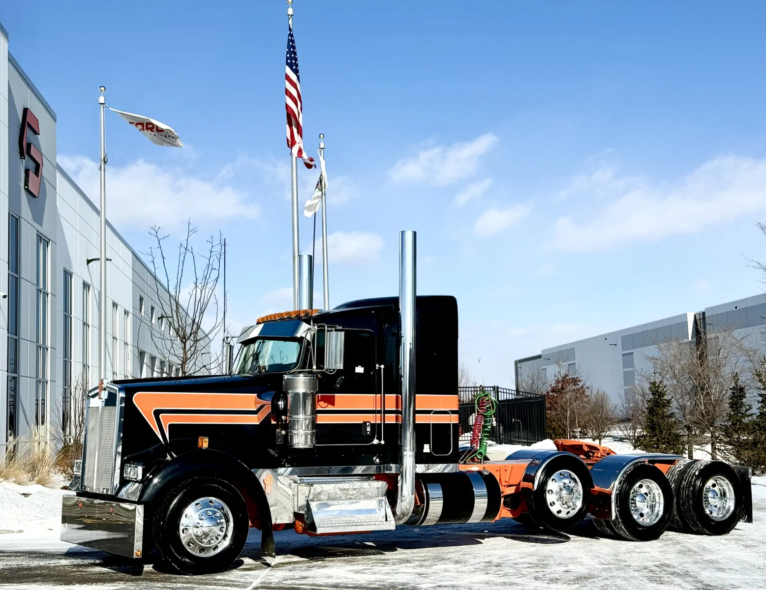 2018 Kenworth W900 - image 1