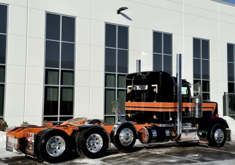 More photos of 2018 KENWORTH W900 at Forge Truck Centers - Illinois, IL