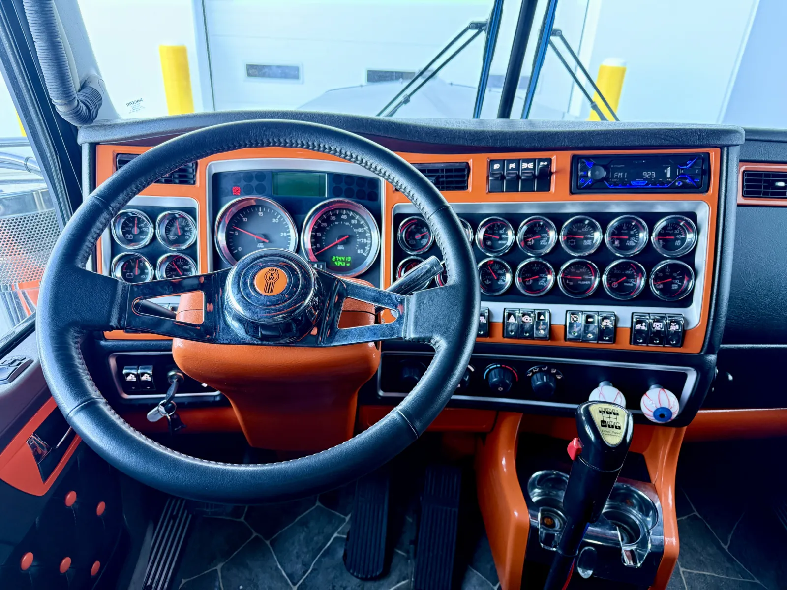 2018 Kenworth W900 - image 16