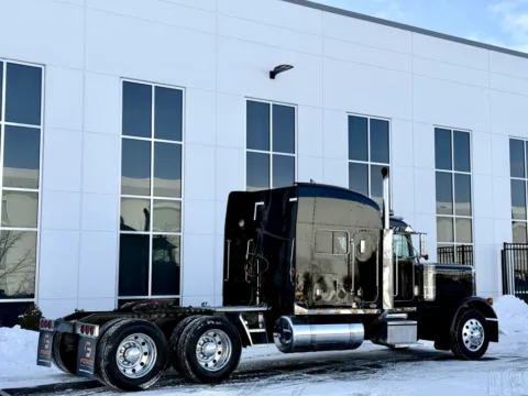 More photos of 1999 PETERBILT 379 at Forge Truck Centers - Illinois, IL