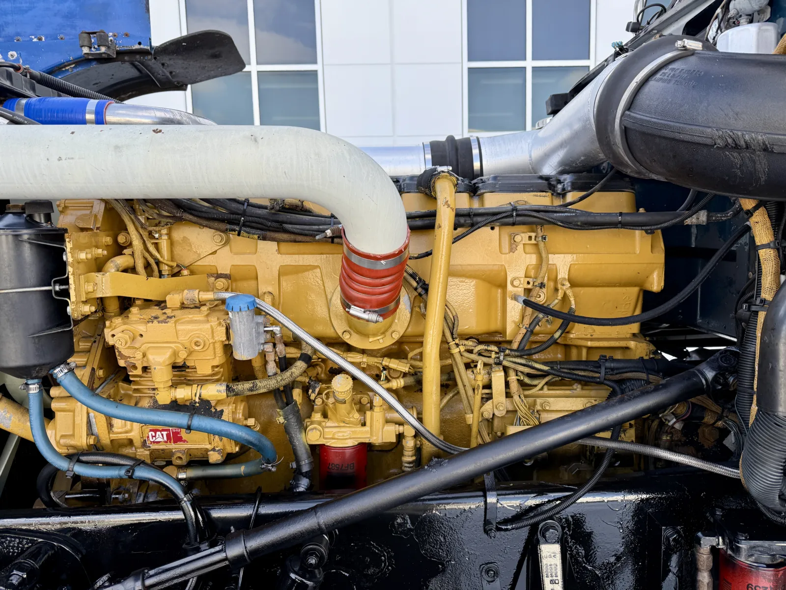 1999 Peterbilt - image 12