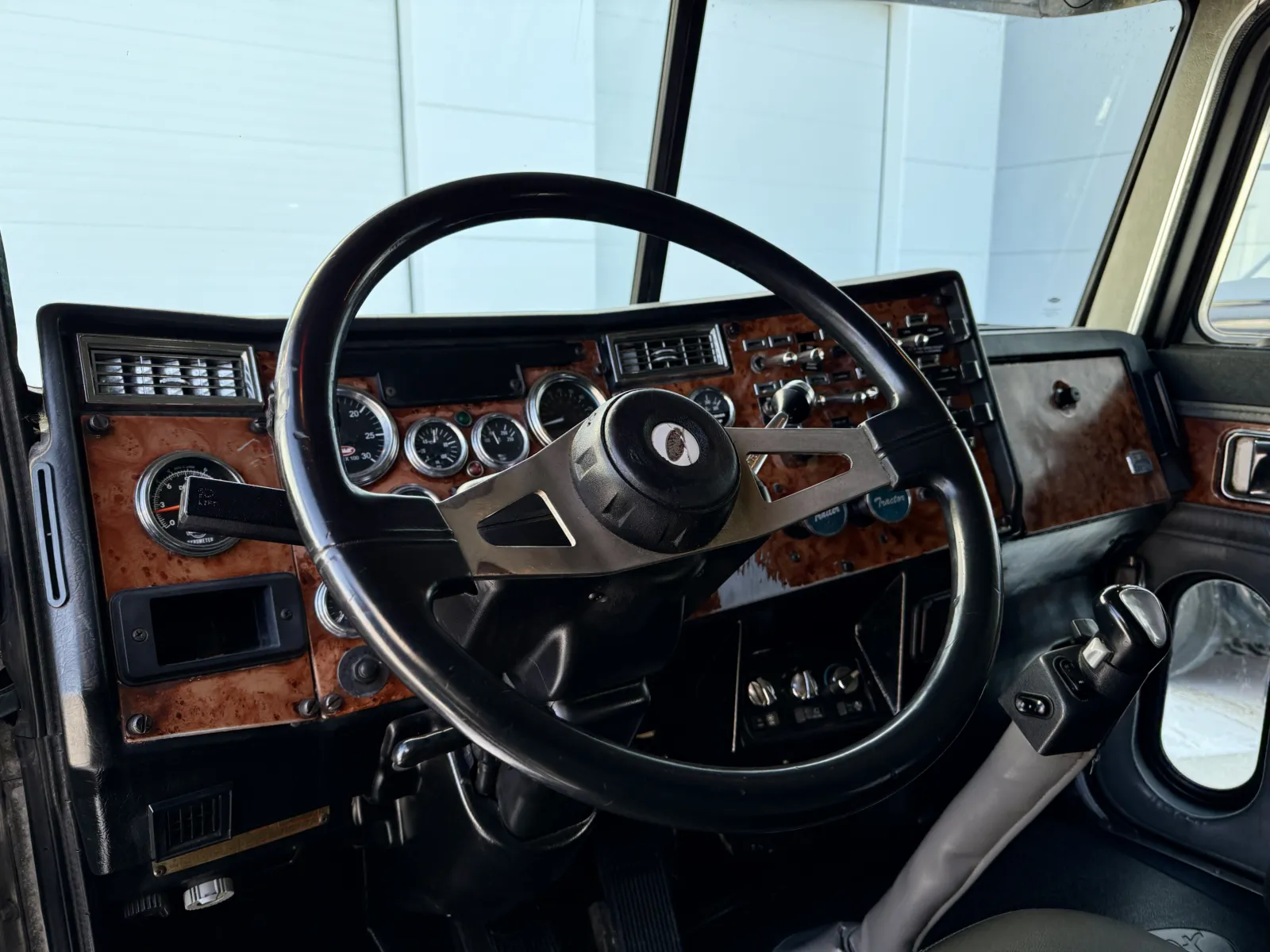 1999 Peterbilt - image 15