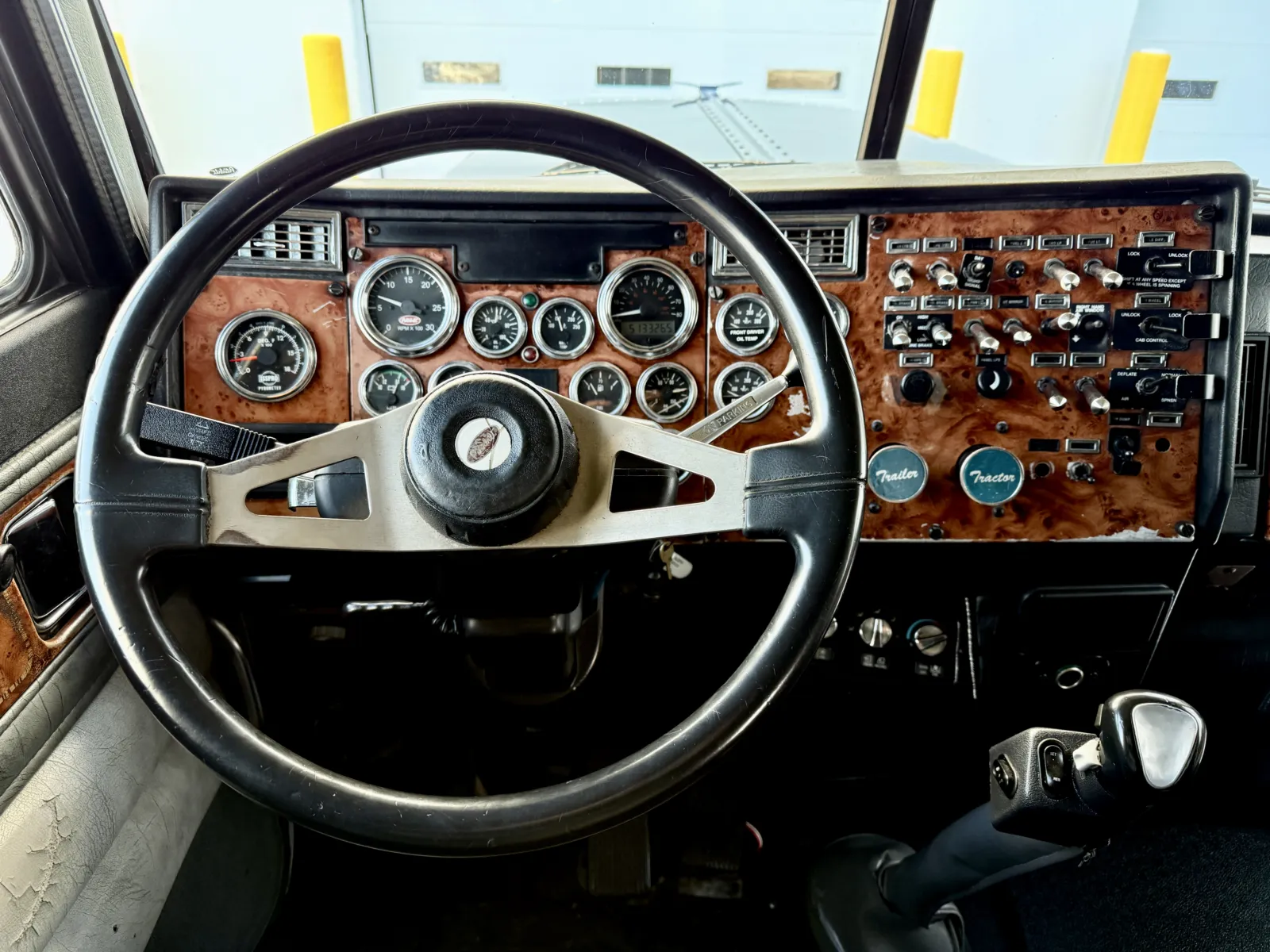 1999 Peterbilt - image 16