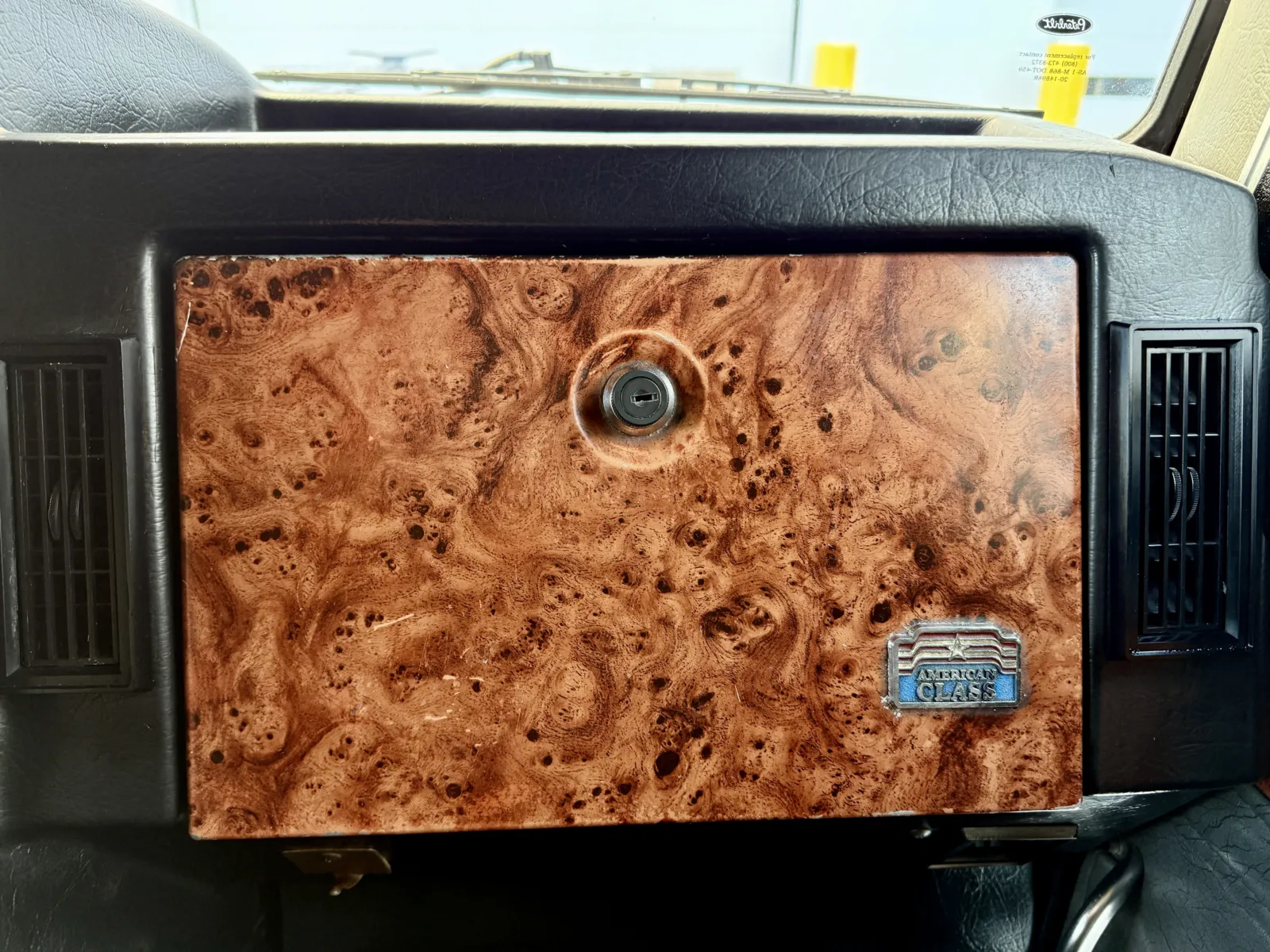 1999 Peterbilt - image 19