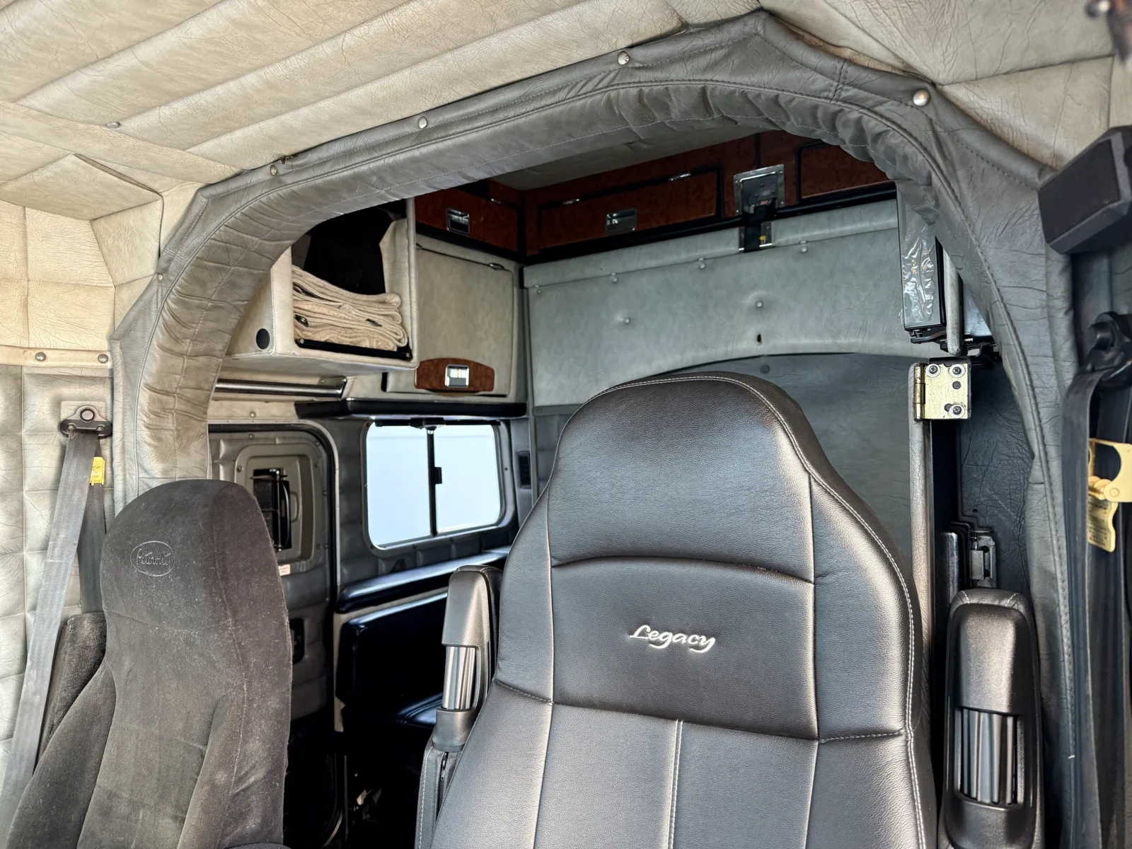 1999 Peterbilt - image 20