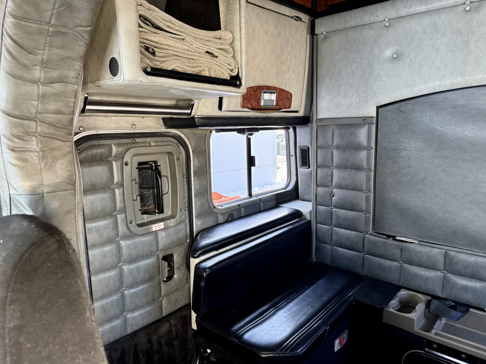 1999 Peterbilt - image 22