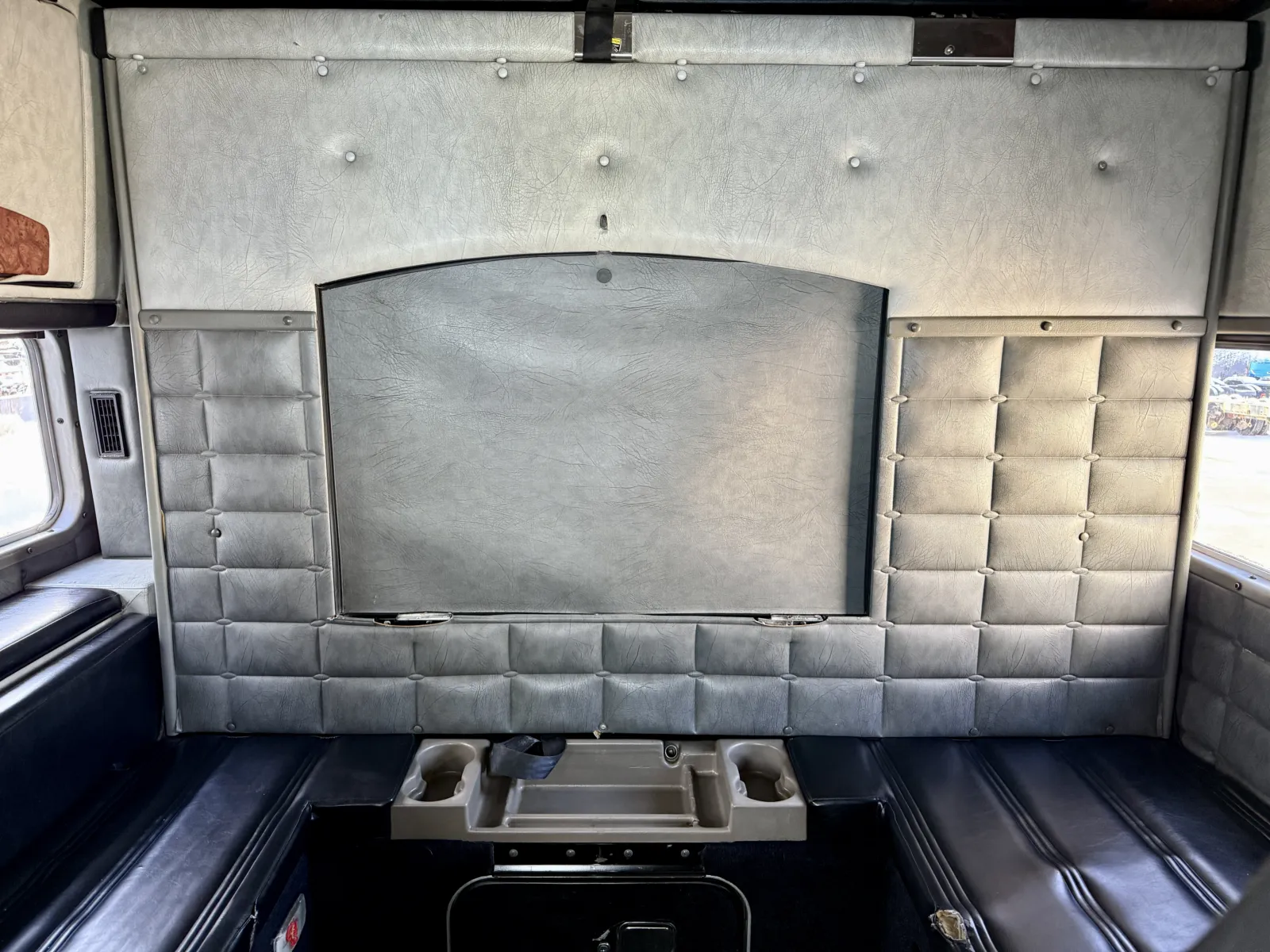 1999 Peterbilt - image 23