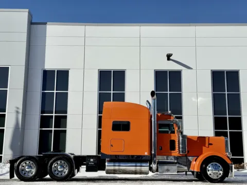 Another view of 2018 PETERBILT 389 for sale in New Lenox, IL at Forge Truck Centers - Illinois