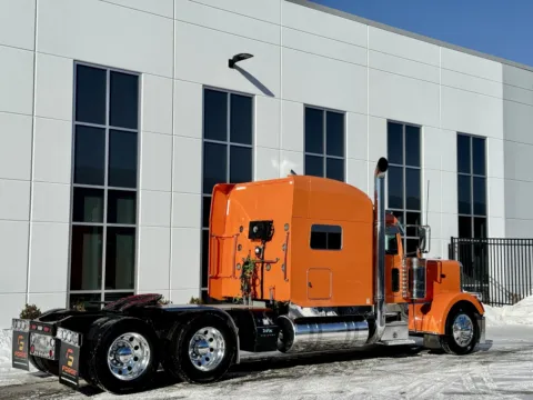 More photos of 2018 PETERBILT 389 at Forge Truck Centers - Illinois, IL