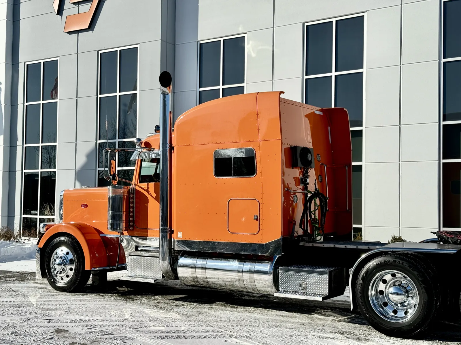 2018 Peterbilt 389 - image 8