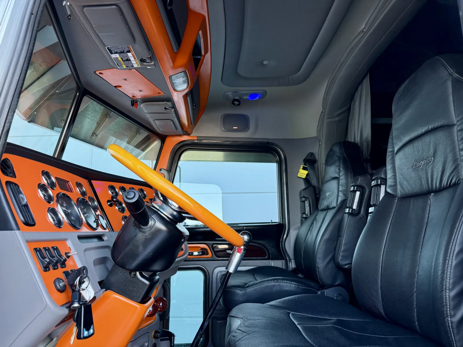 2018 Peterbilt 389 - image 14