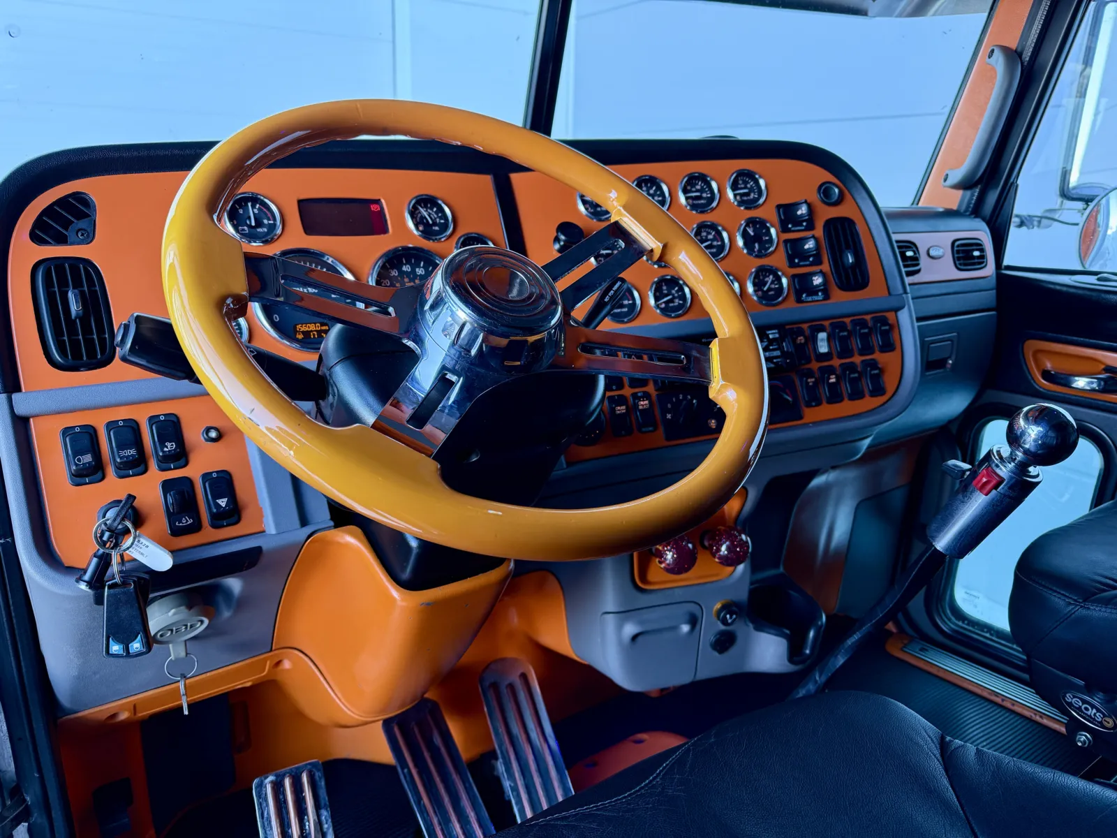 2018 Peterbilt 389 - image 15