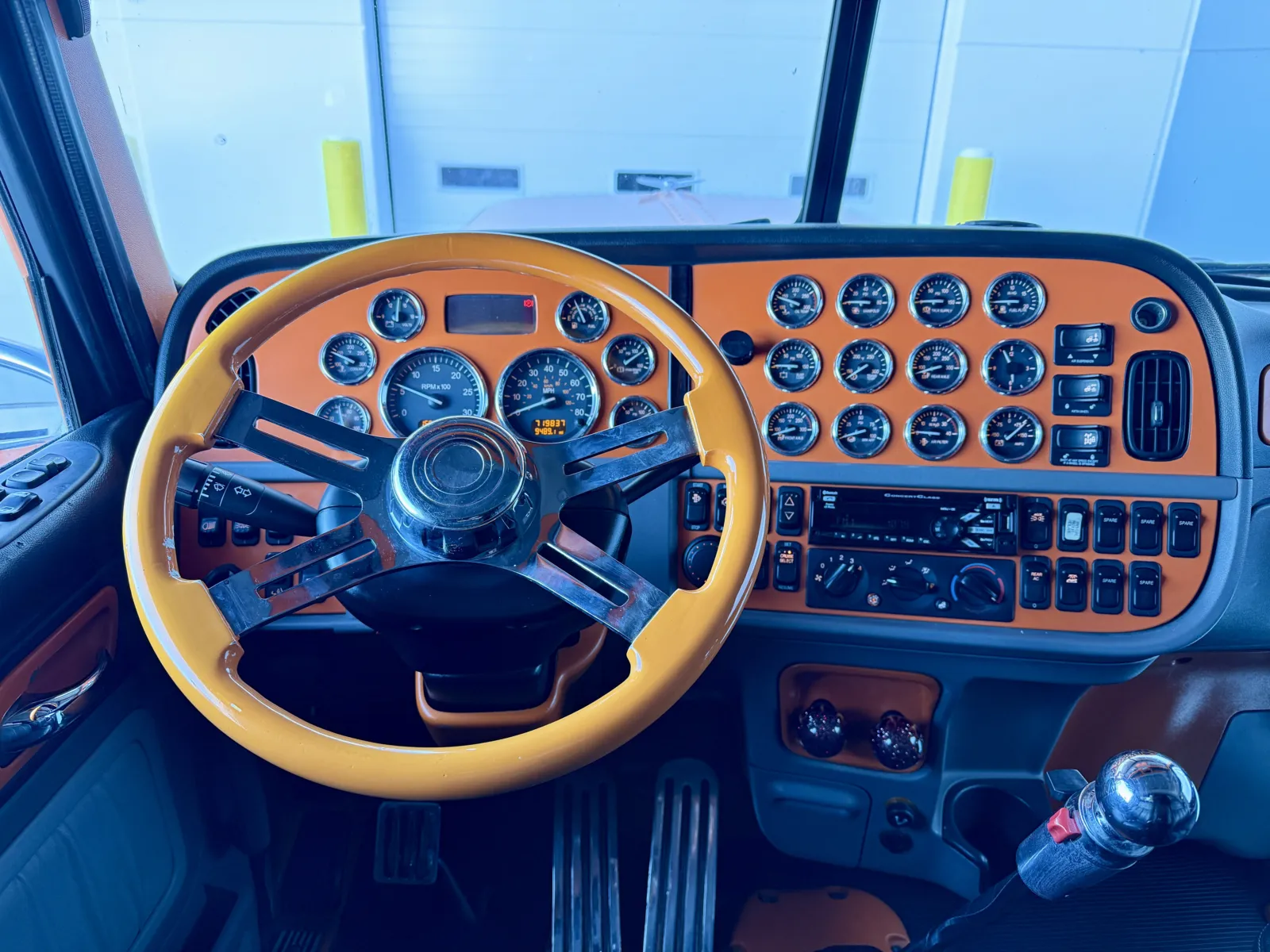 2018 Peterbilt 389 - image 16