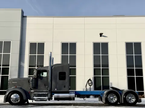 More photos of 2019 KENWORTH W900 at Forge Truck Centers - Illinois, IL