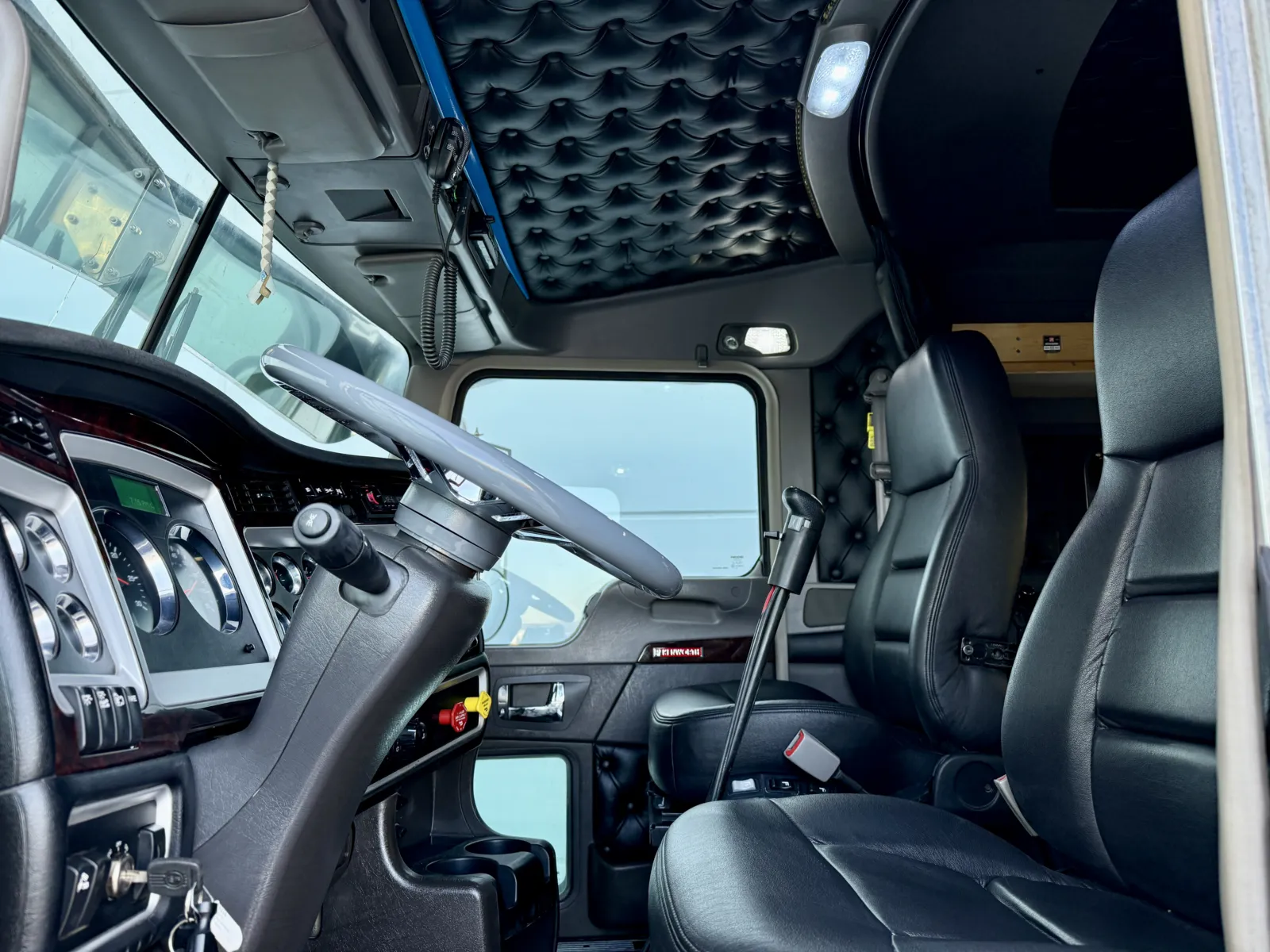 2019 Kenworth W900 - image 14
