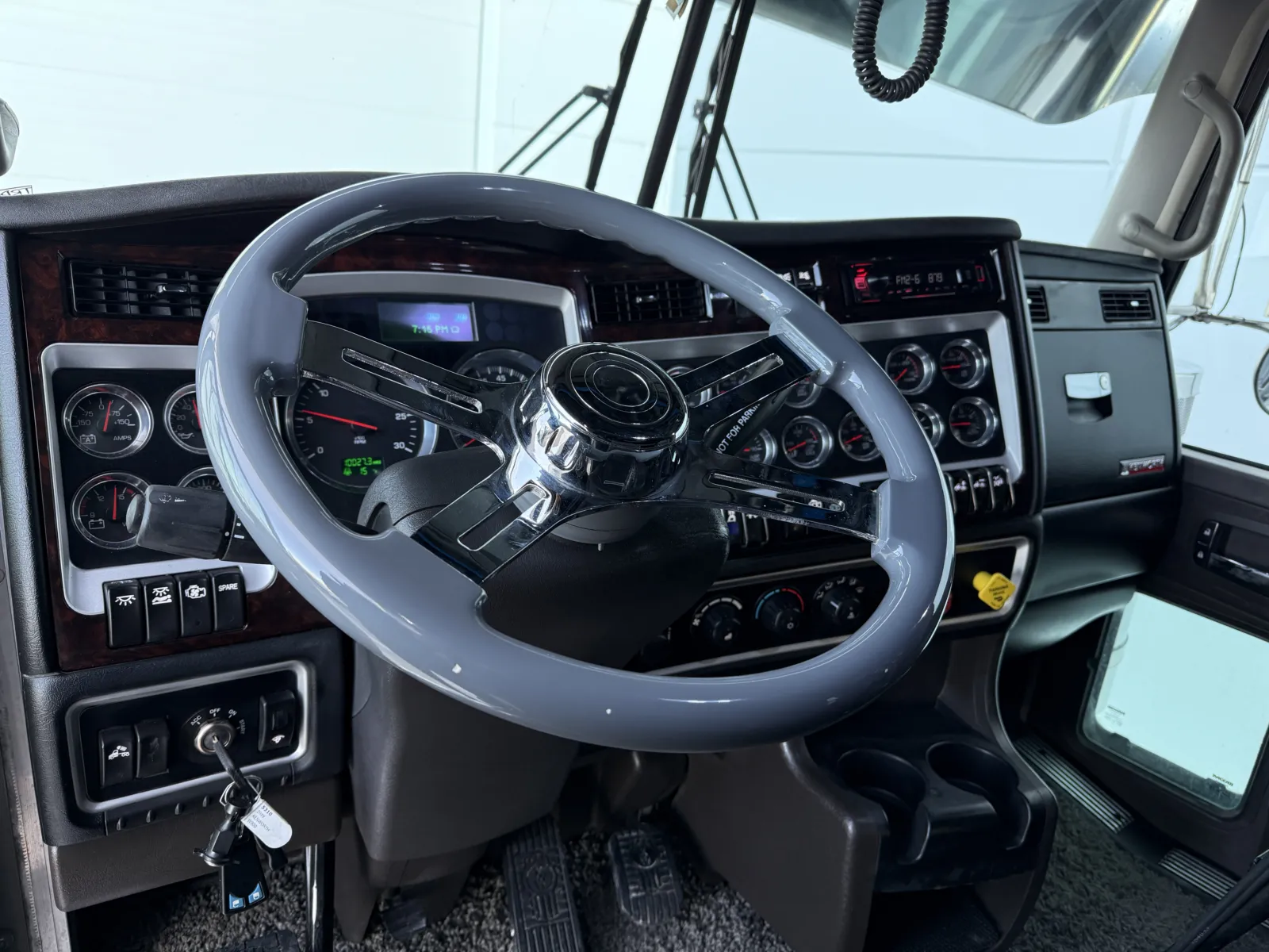 2019 Kenworth W900 - image 15