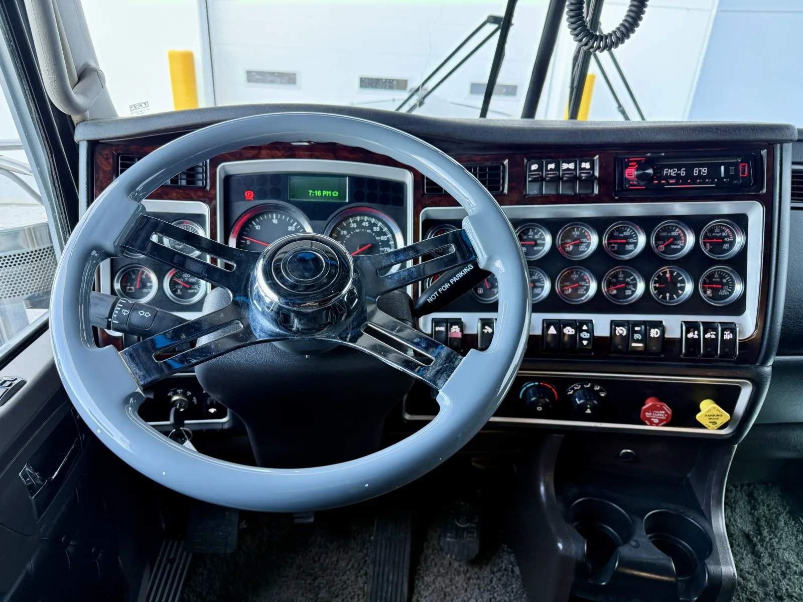 2019 Kenworth W900 - image 16
