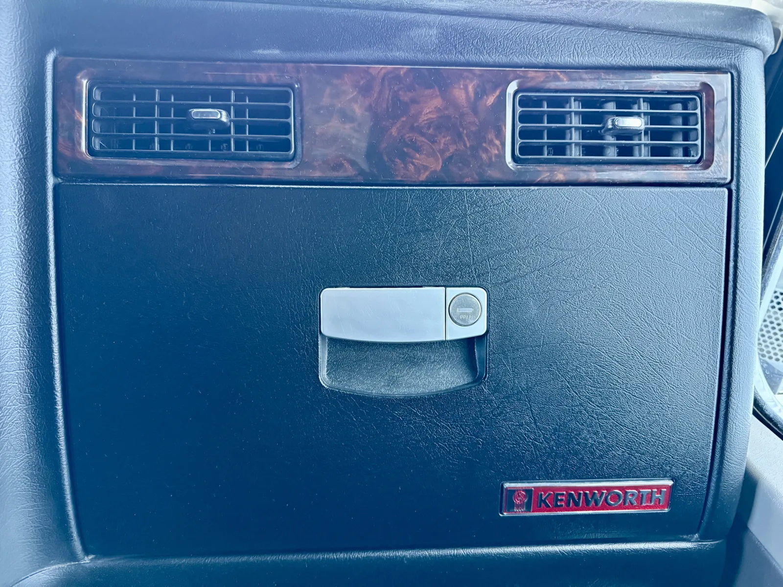 2019 Kenworth W900 - image 19