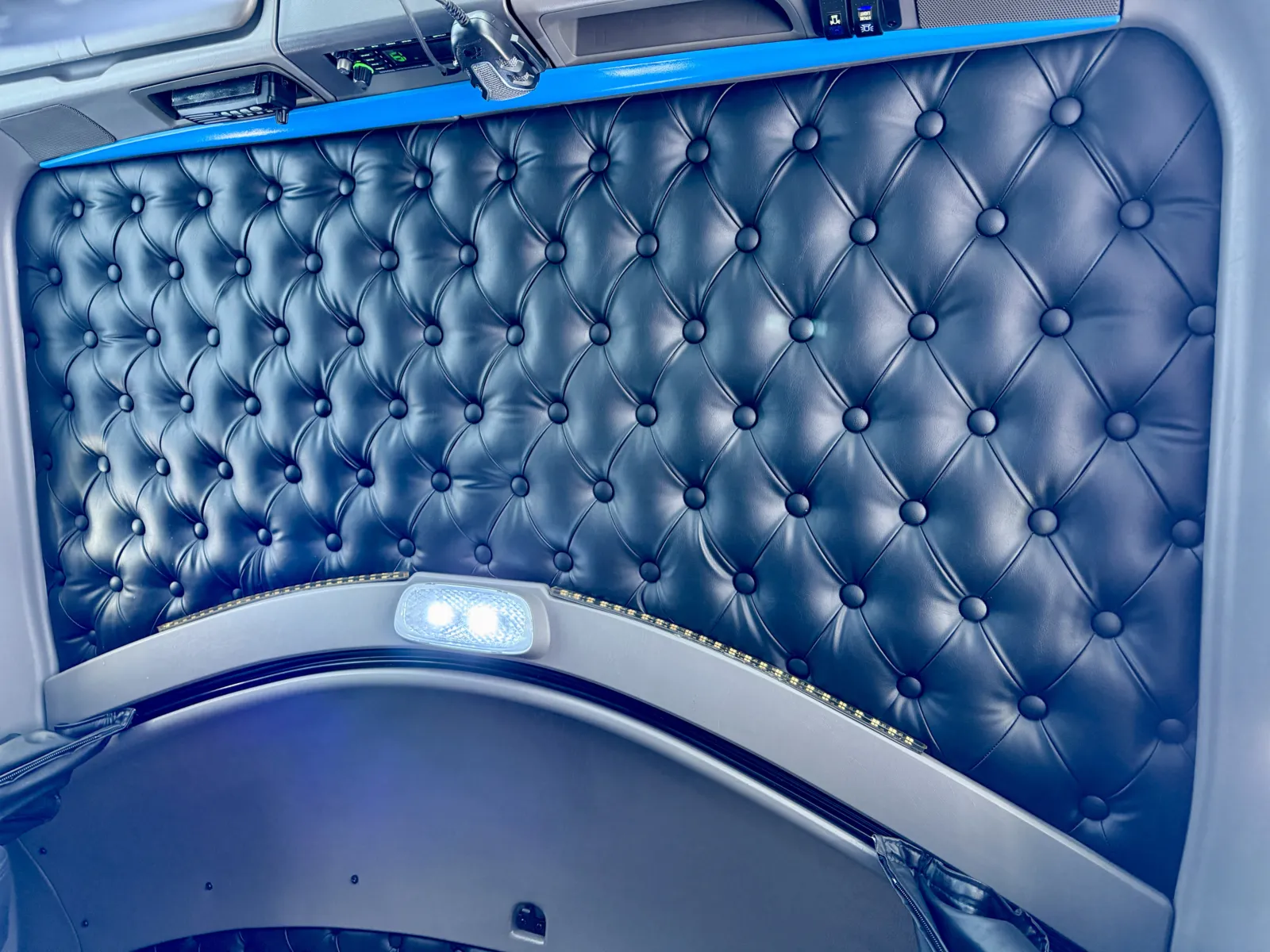 2019 Kenworth W900 - image 21