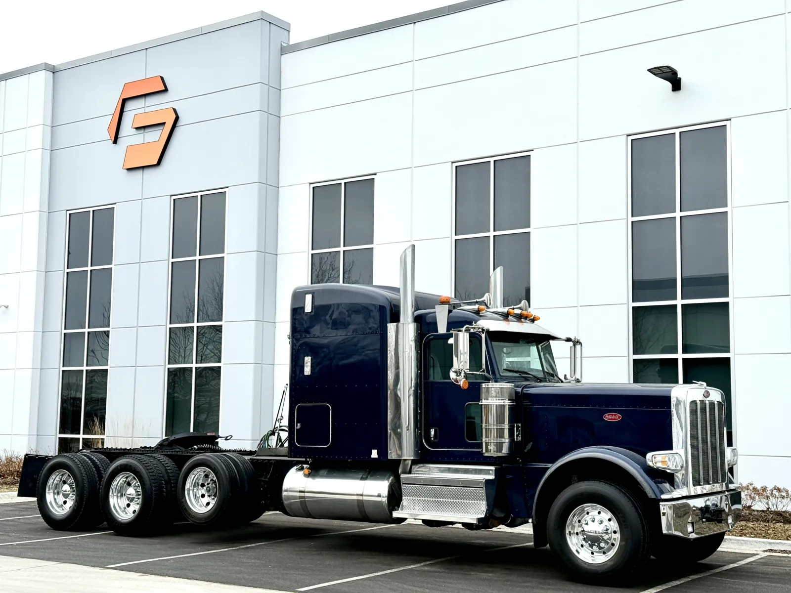 2024 Peterbilt 389 - image 2