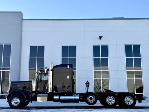 More photos of 2024 PETERBILT 389 at Forge Truck Centers - Illinois, IL