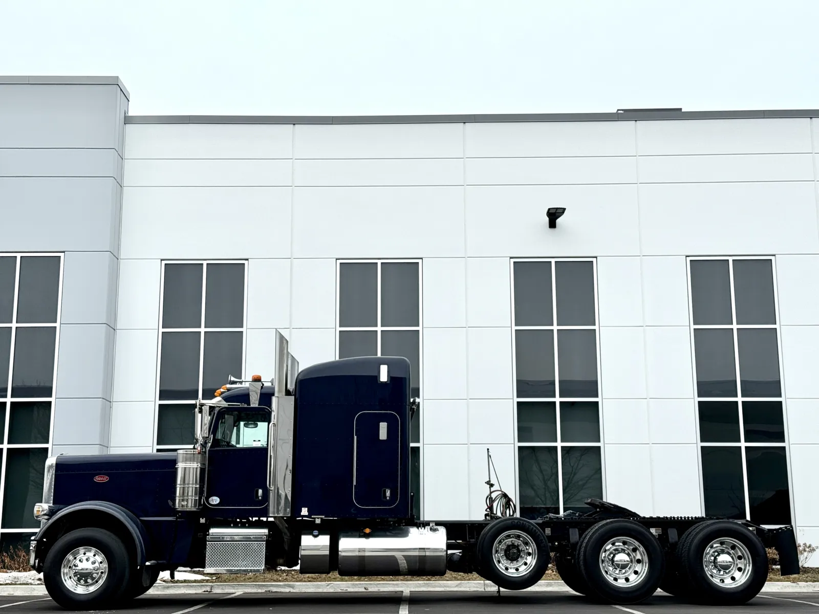 2024 Peterbilt 389 - image 4