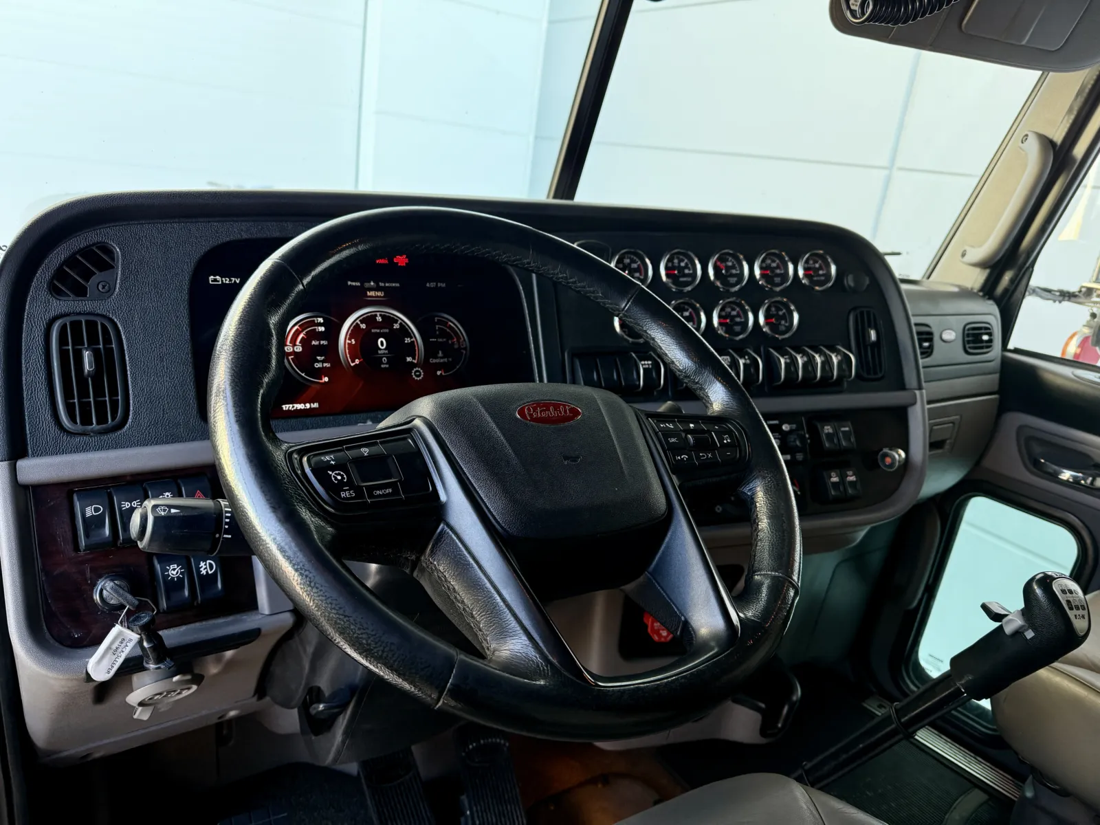 2024 Peterbilt 389 - image 15