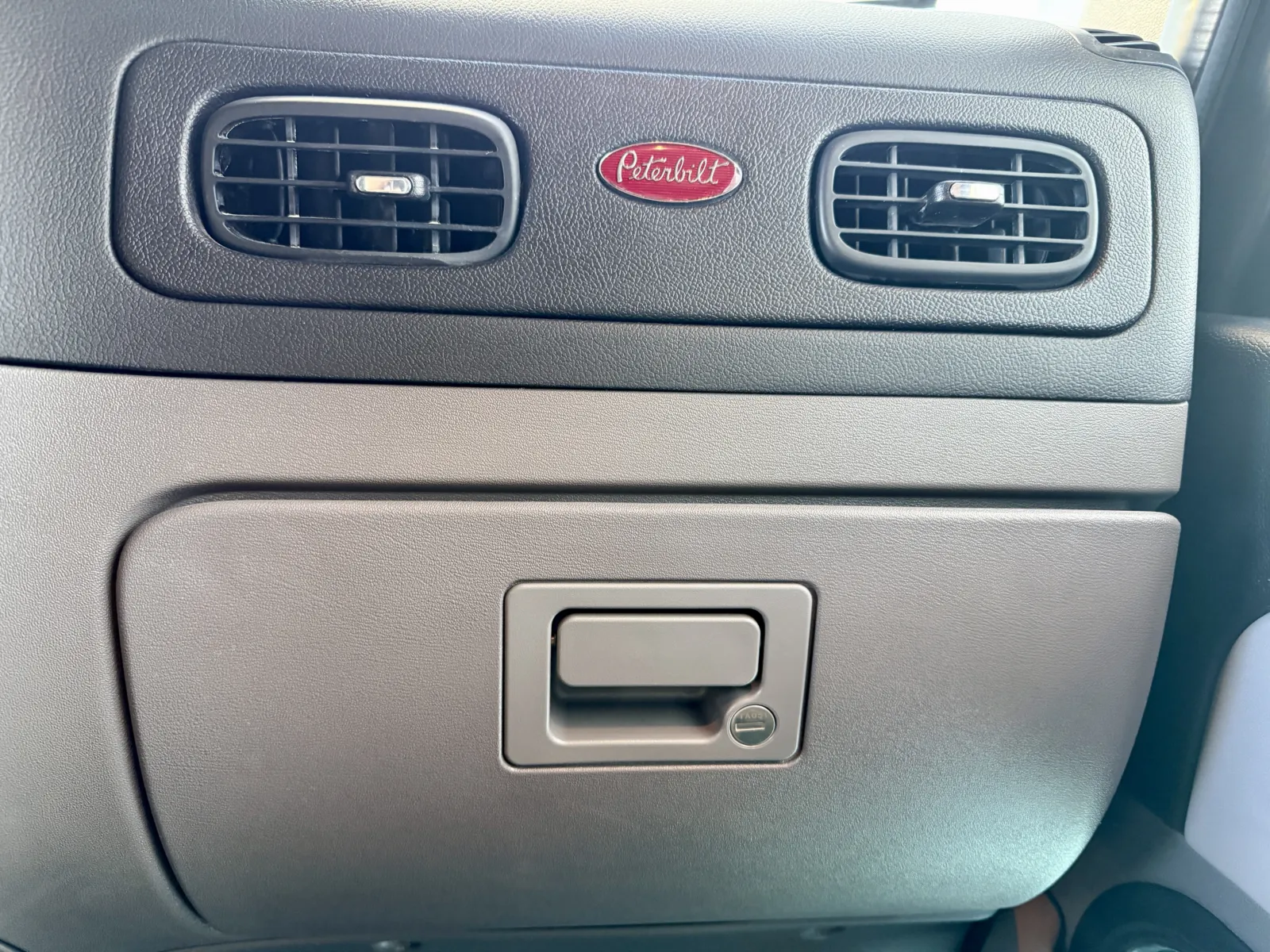 2024 Peterbilt 389 - image 19