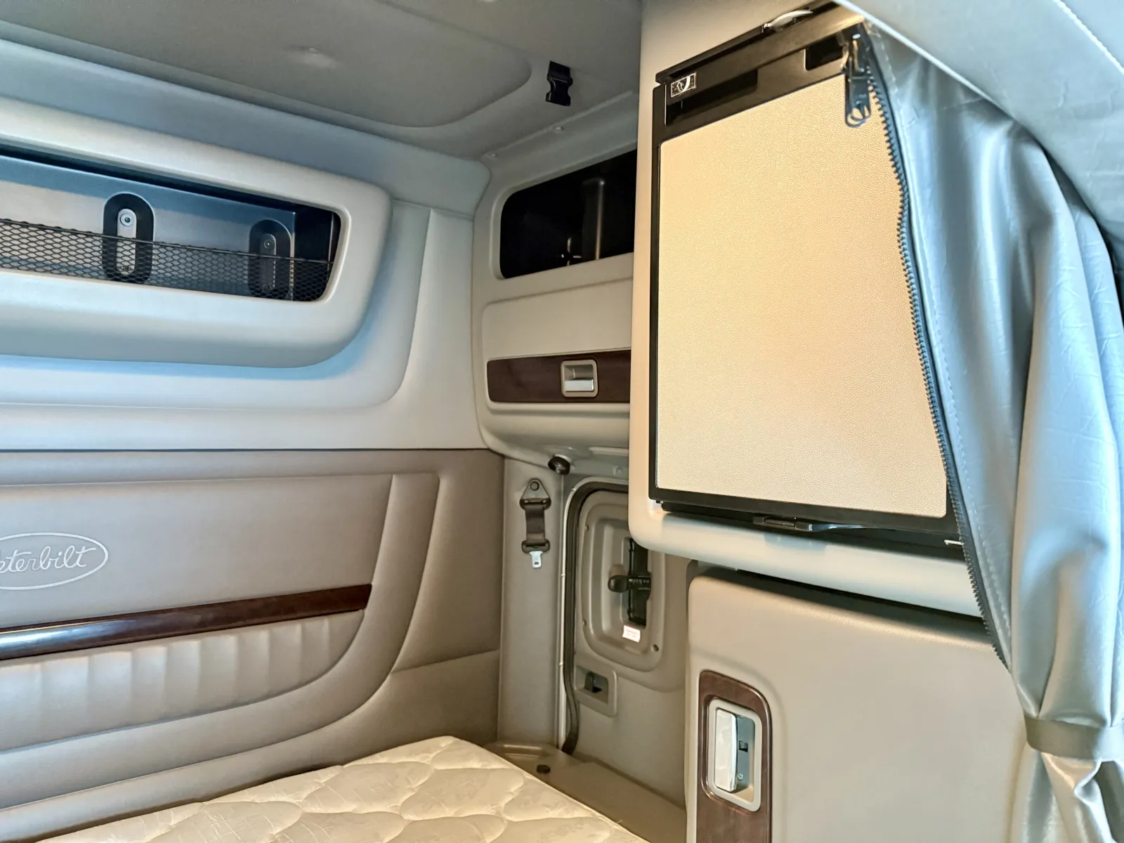 2024 Peterbilt 389 - image 24