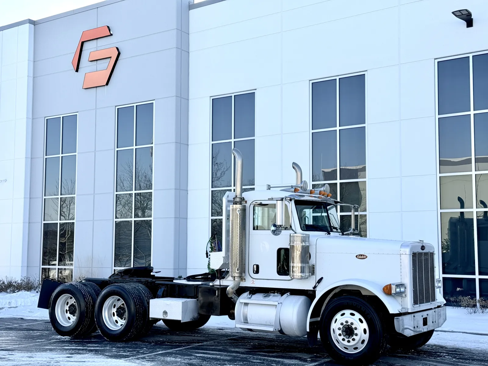 2006 Peterbilt - image 2